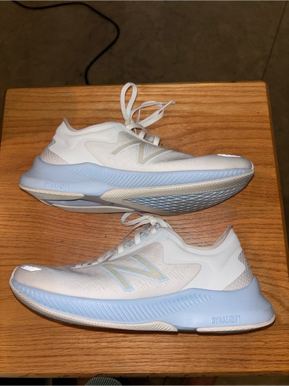 New Balance Pesu Dynasoft Shoes Womens 6.5/7 White Blue Running Sneakers